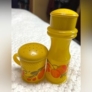 Vintage Avon Salt and Pepper Shakers Set Yellow Orange Retro Decor 70’s Glass